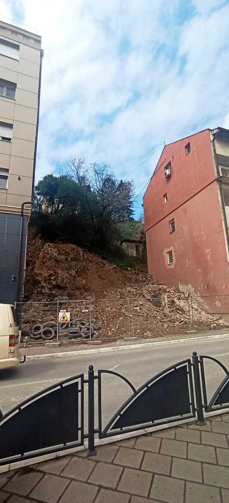 Zvornik stara srusena kuca 